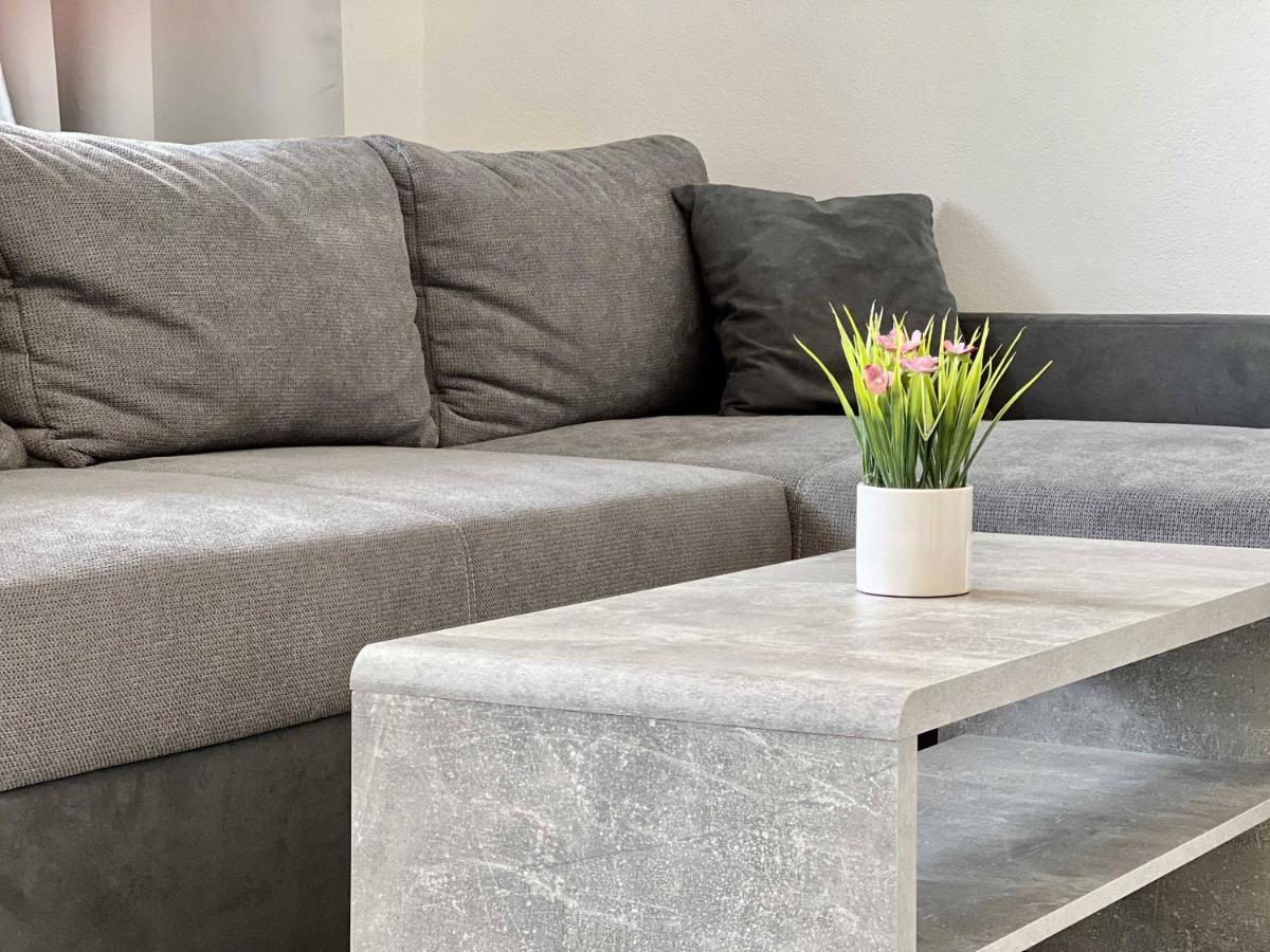 Nujen- Hotel Und Apartment Stuttgart Zuffenhausen 외부 사진
